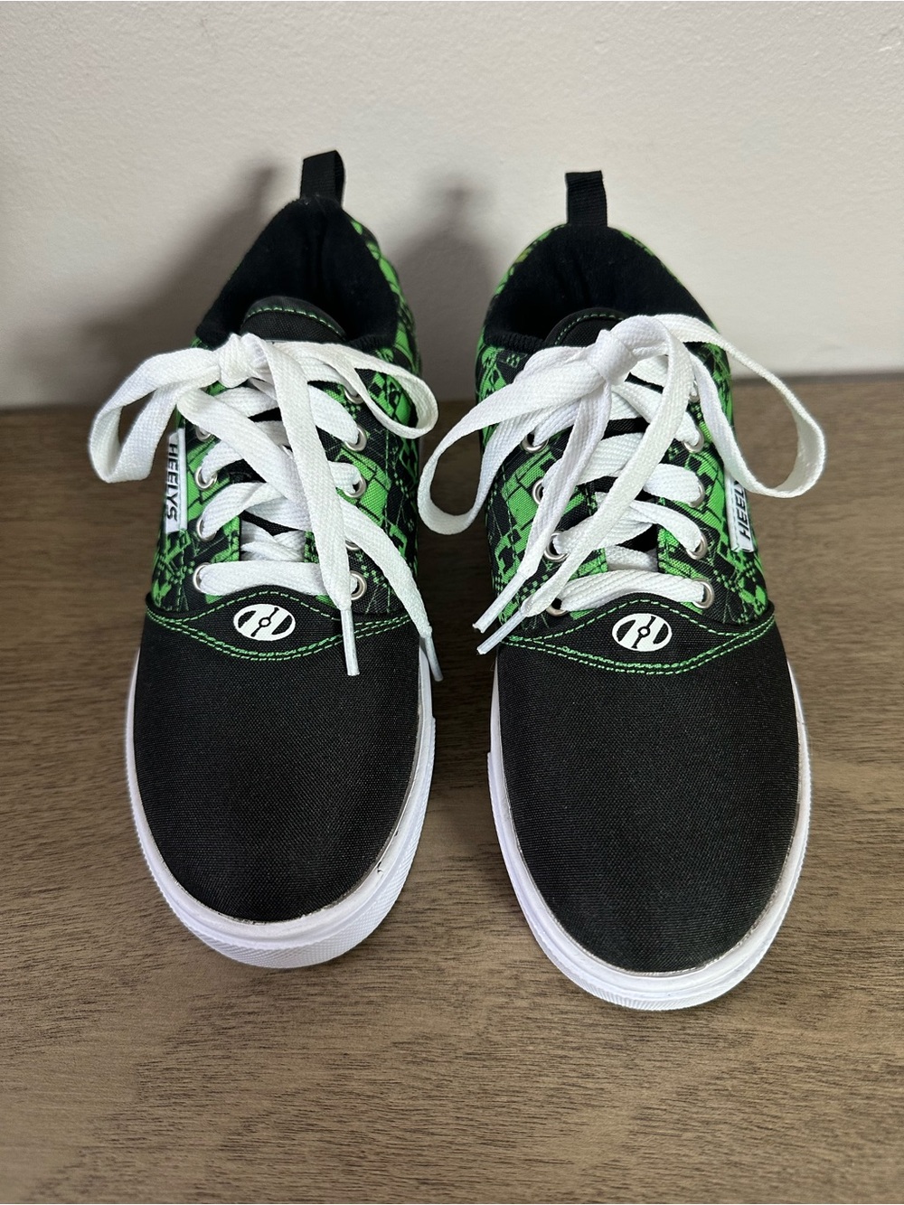 Heelys Kids MineCraft Low-Top Skate Shoes Size 4 - Picture 2 of 10